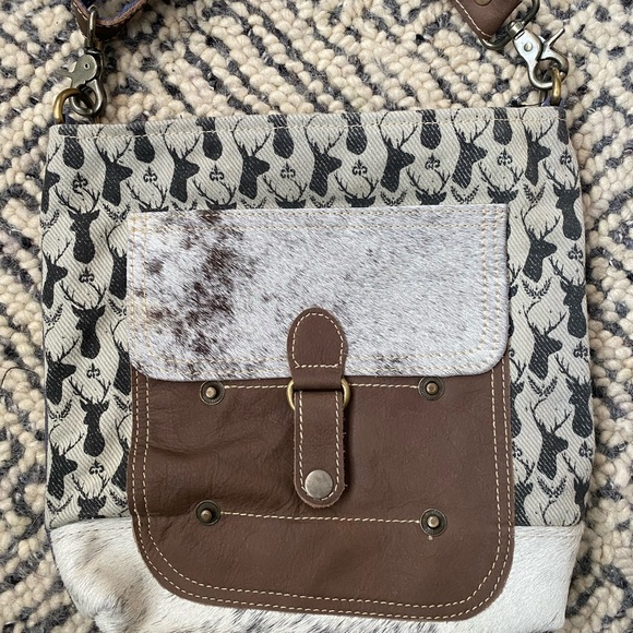Stylish Brown and Cream Women's Bag - Picture 2 of 8